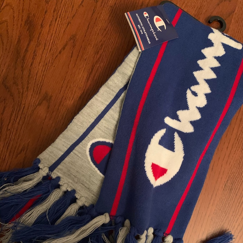 NWT champion scarf